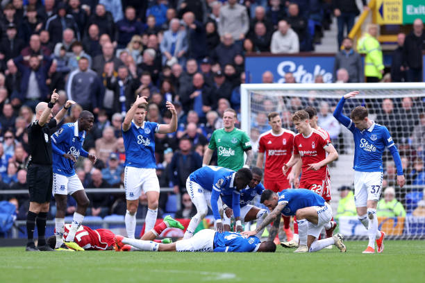 让人们对他 让人们对他