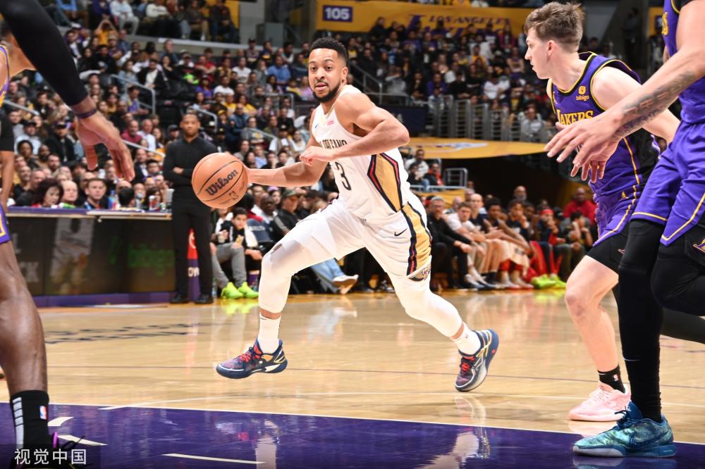 年轻而充满 年轻而充满